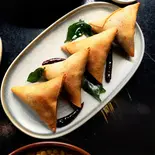 アゲサムサ/ဆမူဆာကြော်（SHWE KA TAW ASIAN RESTAURANT）