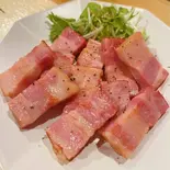 厚切りベーコン(女将のおばんざいの店 夢や)