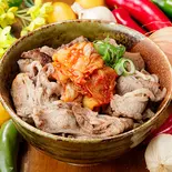 ボリューム満点150gのせ！【キムチのせ】厳選とろ旨カルビ丼（本気のハラミ丼＆カルビ丼 焼肉じゅじゅ庵 京橋店）