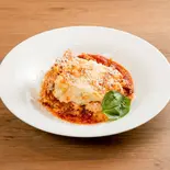 イタリア産モッツアレラチーズとミートソースラザニア(トラットリア アズーリ 神楽坂店)