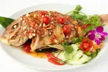 (43)揚げ魚のあんかけソース（サームロット）