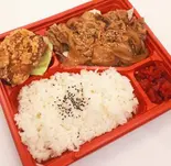 生姜焼き＆唐揚げ弁当（カラビ東京）