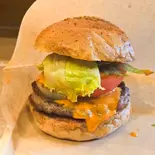 アボカドチーズバーガー（THE TOKYO BURGER）