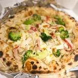 カニ味噌ソースの和風ピザ（リフランド）