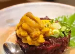桜肉とウニのユッケ（馬バル 健 -たける-）