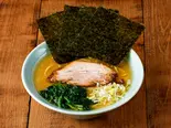 ラーメン(チャーシュー1枚・薬味ネギ・ホウレン草・ノリ3枚)（横浜家系ラーメン 松壱家）