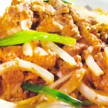 牛肉細切りと玉ねぎ炒め/Green onion beef(中華料理 龍門)