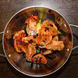 手羽先の鉄鍋炒め（中華料理しん龍閣）