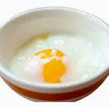 大盛・特盛の人にオススメ！追加で沖縄式卵かけご飯風に！温玉1個 Extra onsen soft boiled egg（とろ〜り温玉とフレッシュ野菜のタコライス 新川崎鹿島田店）