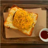 黒毛和牛チーズハンバーグトースト（カフェセクレト）