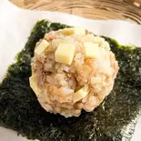 ◯おかかチーズ Bonito Flakes and Cheese（魚屋のおむすび丸徳）