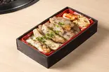 豚トロ、豚カルビの弁当（炭治郎）