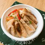 味噌漬けポークソテー丼（Outdoor Cafe テント）