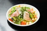 生ハムとクリームチーズのサラダ（ステーキハウスバッファロー）