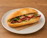 チャーシュー入りバインミー / Bánh Mì Xá Xíu（PHUONG MART 桃谷）