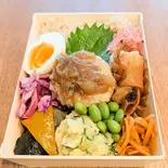 鶏ハンバーグ 淡路玉葱の飴色ソース（halToa）
