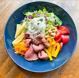 ローストビーフサラダ（肉とワイン）