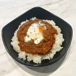 温玉キーマカレー丼(ご飯大盛り250g)（裏道スタンド）