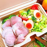 高タンパクの自家製ローストビーフのハイファイバーサラダセット(【低GI&高タンパクのカオマンガイ】Perfect meal パーフェクトミール)