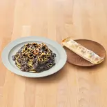105.やりいかのいかすみトマトソース<ベーコンのトマトスティックピザ付き>（鎌倉パスタ 名古屋パルコ店）
