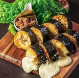 牛ニラチーズキンパ Beef & Garlic Chives Cheese Gimbap(ヤンニョムチキン&チーズキンパ梨泰院トンバンキンパ博多店)