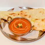 バターチキンカレーButter Chicken Curry(ナン/ライス付きセット)（ドワリカズ/DWARIKAS）
