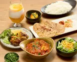 完熟トマトのプローンマサラ+ホームスタイルパラタセット Prawn Masala+Home Style Paratha Set（すぱいし家 飯田橋店）