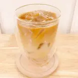 焙煎したての生アイスカフェラテ(手造りデザートのカフェ ヒュッゲ cafe&studio Hygge)