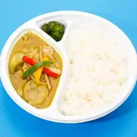 ⑤ グリーンカレー(やや辛め)（タイレストラン）