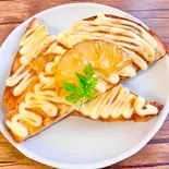 【夏季限定】焼きパイナップルのキャラメルカスタードフレンチ（軽食とデザート。Cafe Karanos[カラノス]）