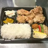 手作り唐揚げ弁当（ダイニングバー ひびき家）