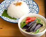 鶏肉のグリーンカレー（オリエンタルデリ白金店）