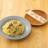 110.厚切りベーコンのクリームパスタ<ベーコンのトマトスティックピザ付き>（鎌倉パスタ 名古屋パルコ店）