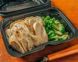 【たんぱく質97.2g】低温調理した鶏むね肉とブロッコリー(鶏むね300g)（たっぷりたんぱく肉とブロッコリー生活 葵店）