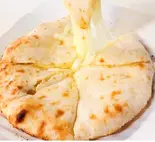 チーズナンCheese naan（インド料理ニュー・エベレスト）