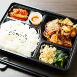 厳選豚・豚味噌炒め弁当（焼肉店が本気出した肉カレー）