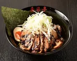 炙りとん黒油そば 並盛り Roast Pork Fillet Black Oil Soba (Medium)（春日亭名古屋駅西店）