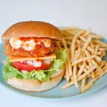 アジアンフィッシュバーガー【フライドポテト付き】（Over Drive Burger）