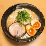 半熟卵とんこつラーメン（ラーメン工房はっぴ）