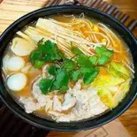 酸菜牛肉米線(四川風サンラー牛バラ肉米線))（楊福記 中華厨房）
