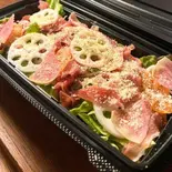 人気!スペイン生ハムのボリュームサラダ(吉祥寺カフェ)