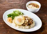 グリーンカレー＆ガパオライスセット（コムフォー(COMPHO)with TERRACE 大崎シンクパーク店）