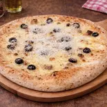 アンチョビ＆ブラックオリーブとダブルピアーヴェチーズのピザ【S】（ピザ＆ワッフル バスターズ (PIZZA＆WAFFLE BUSTERS)）