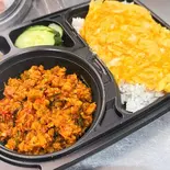 クアクリン・ムーターメリックを使った牛肉の激辛カレーペースト炒め+ご飯+スクランプエッグ คั่วกลิ้งเนื้อสับ+ข้าวสวย+ไข่ข้น(PINTO)