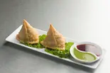 スパイスポテトのピロシキ Samosa 2pcs（インド料理マハラジャ ボンベイカフェ晴海店）