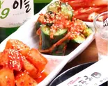 キムチ盛り合わせ Kimchi Set（ホンデポチャ名古屋大須店）