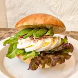 アボカドツナバーガー（メデルデリ奥沢店）