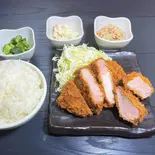 ヒレかつ付き厚切り国産豚 特製★上ロースかつ定食(とんかつは飲み物。御茶ノ水店)