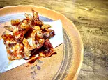 鶏皮ピリ辛せんべい Spicy Chicken Skin Rice Crackers(肉料理すが本)