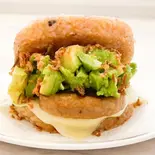 アボカドチーズライスバーガー(トム ボーヤ)
